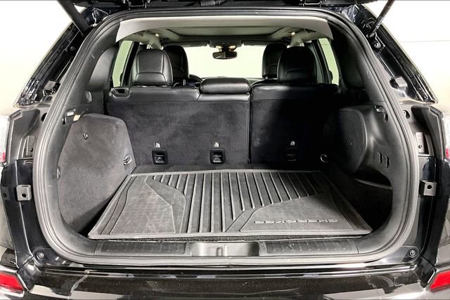 Used 2019 Jeep Cherokee Overland w/ Technology Group AWD/4WD image 29