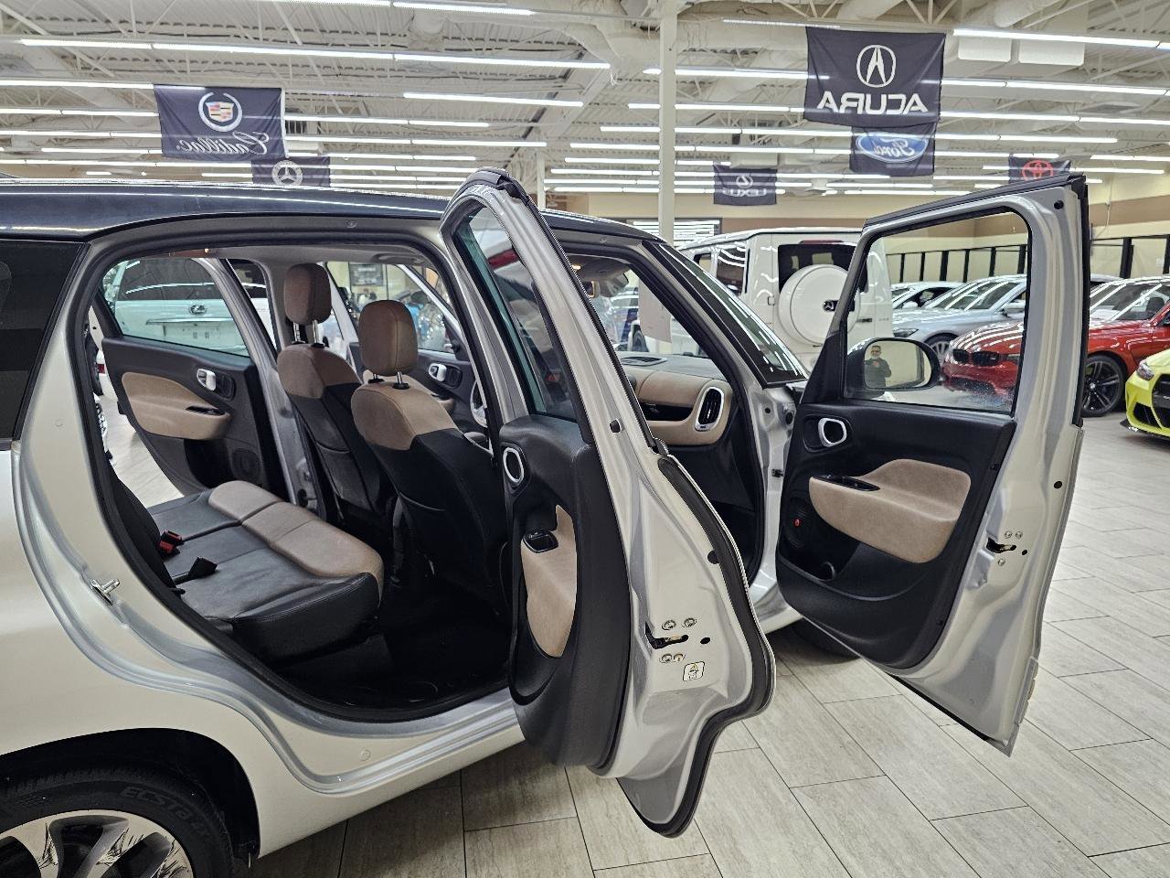 Used 2017 FIAT 500L Lounge w/ Premium Package FWD image 13