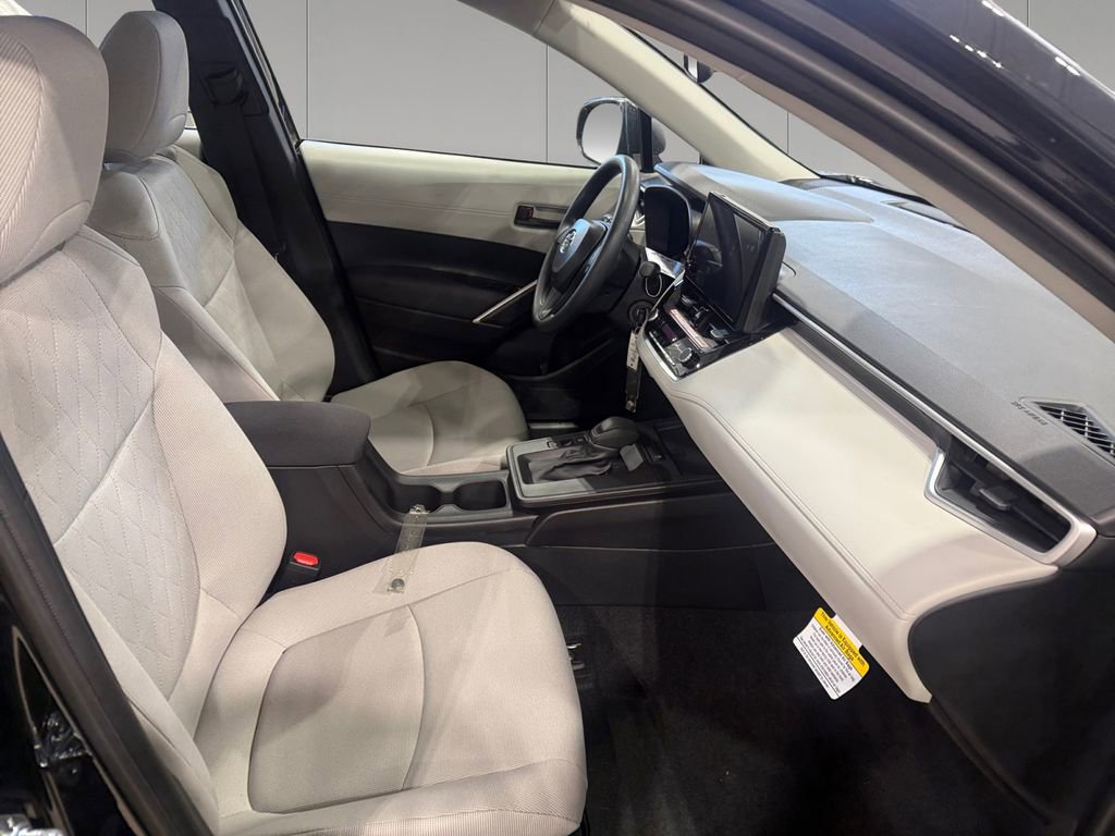 Used 2026 Toyota Corolla Cross L image 41