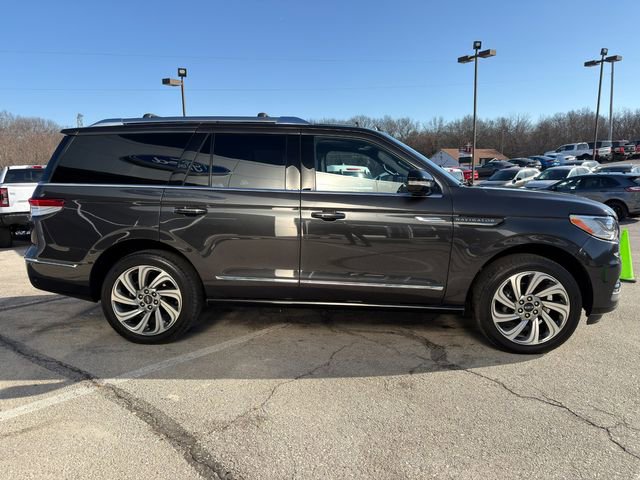 Used 2023 Lincoln Navigator Reserve image 8