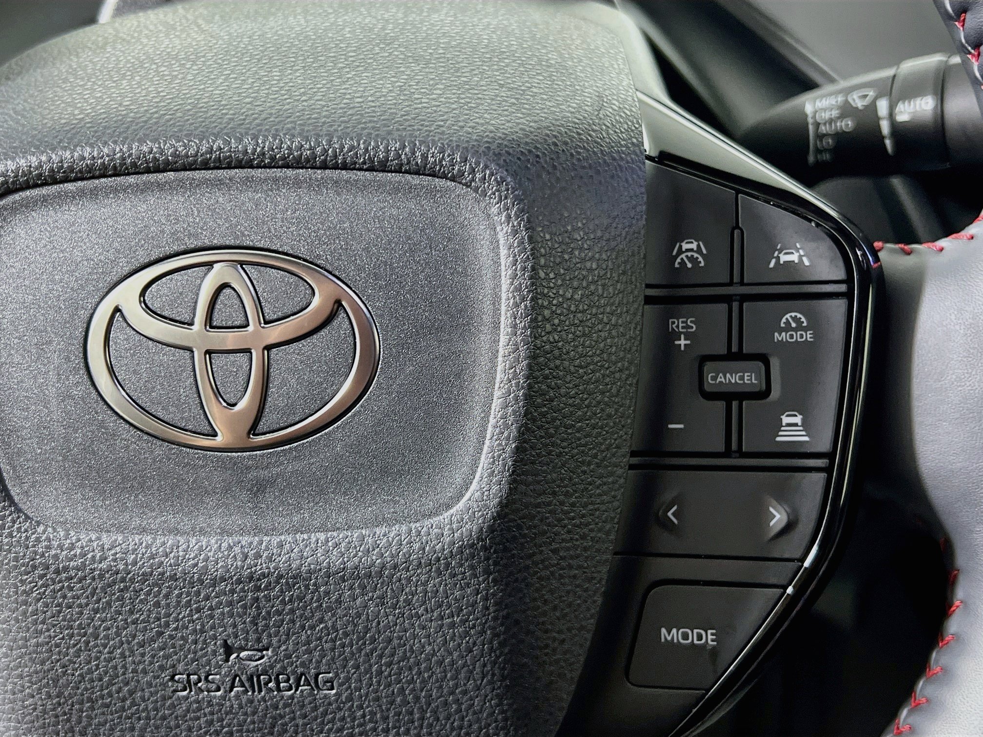 Used 2025 Toyota Prius Plug-In Hybrid FWD image 19