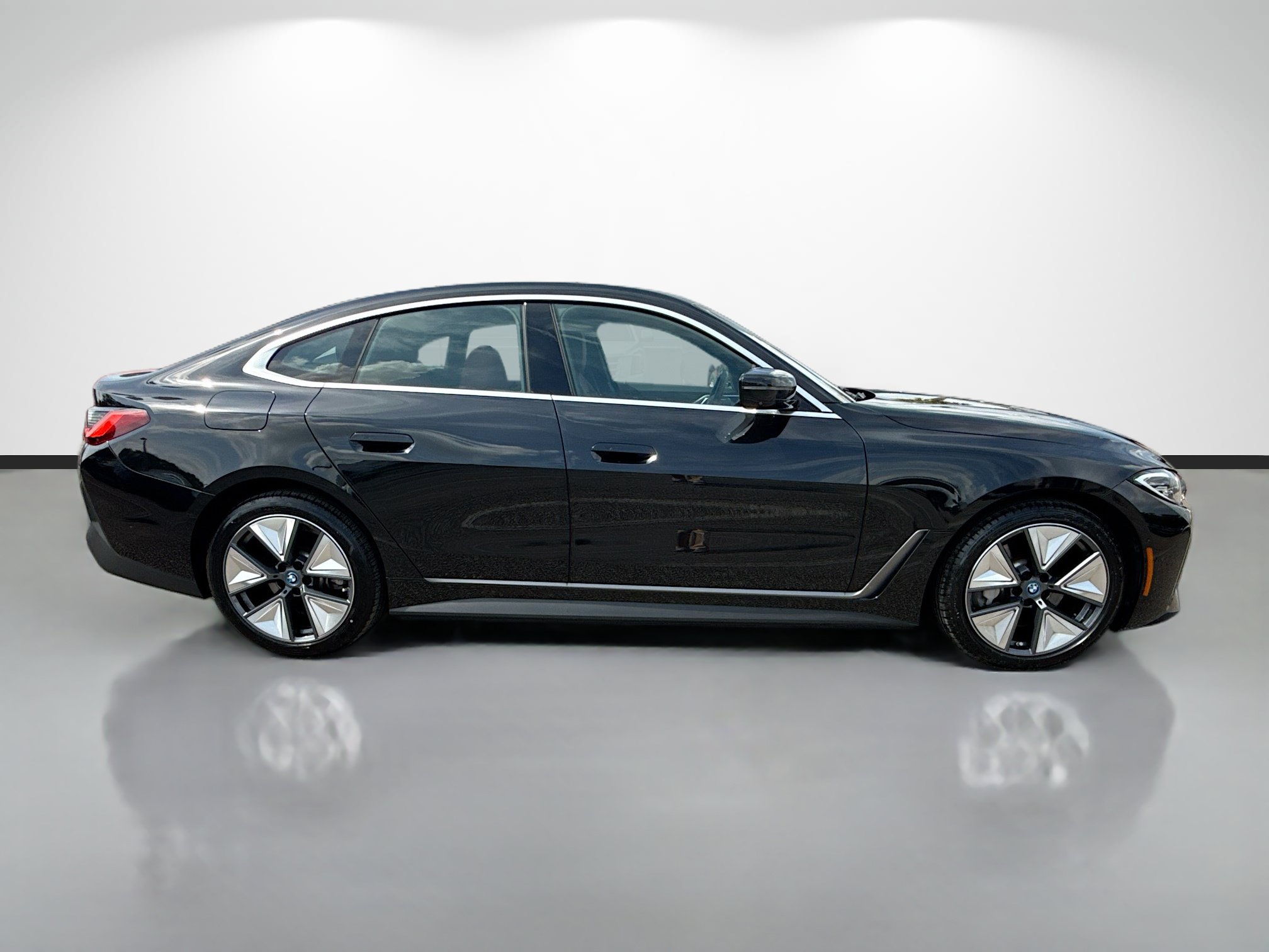 Used 2023 BMW i4 eDrive40 w/ Premium Package RWD image 2