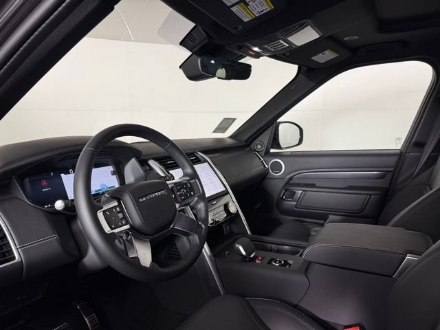 Used 2025 Land Rover Discovery Metropolitan Edition AWD/4WD image 6