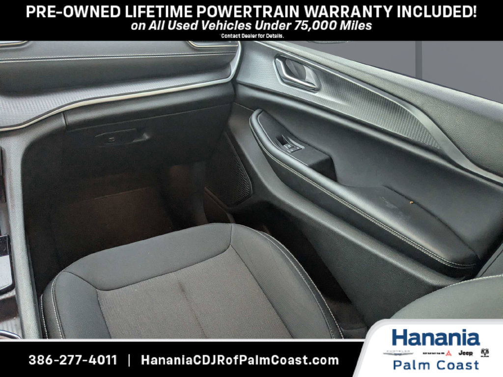 Used 2023 Jeep Grand Cherokee Laredo RWD image 16