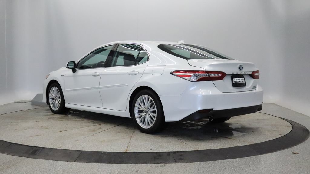 Used 2020 Toyota Camry XLE FWD image 3