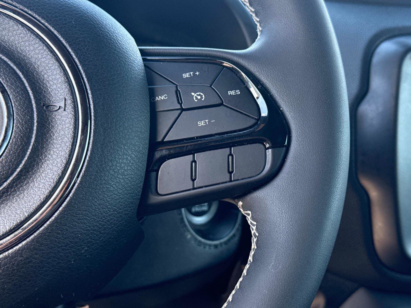 Used 2021 Jeep Renegade Latitude FWD image 27