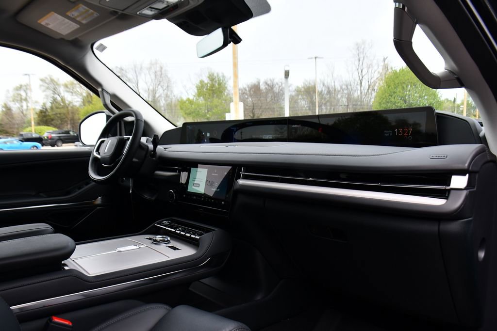 New 2026 Lincoln Navigator Premiere AWD/4WD image 15