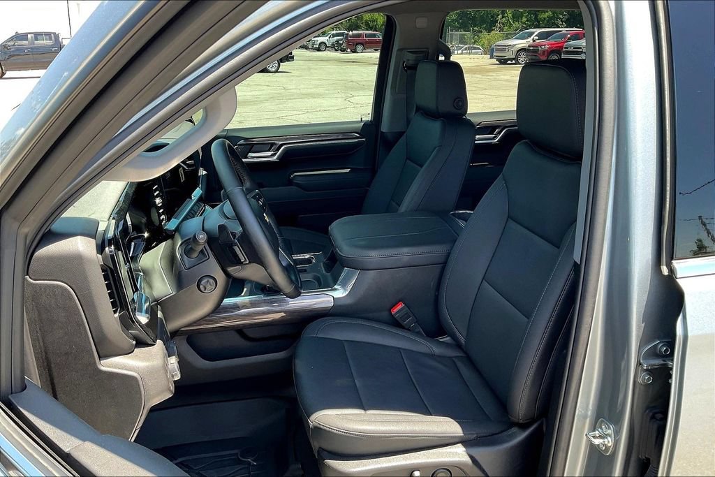 Used 2025 Chevrolet Silverado 1500 LTZ AWD/4WD image 23
