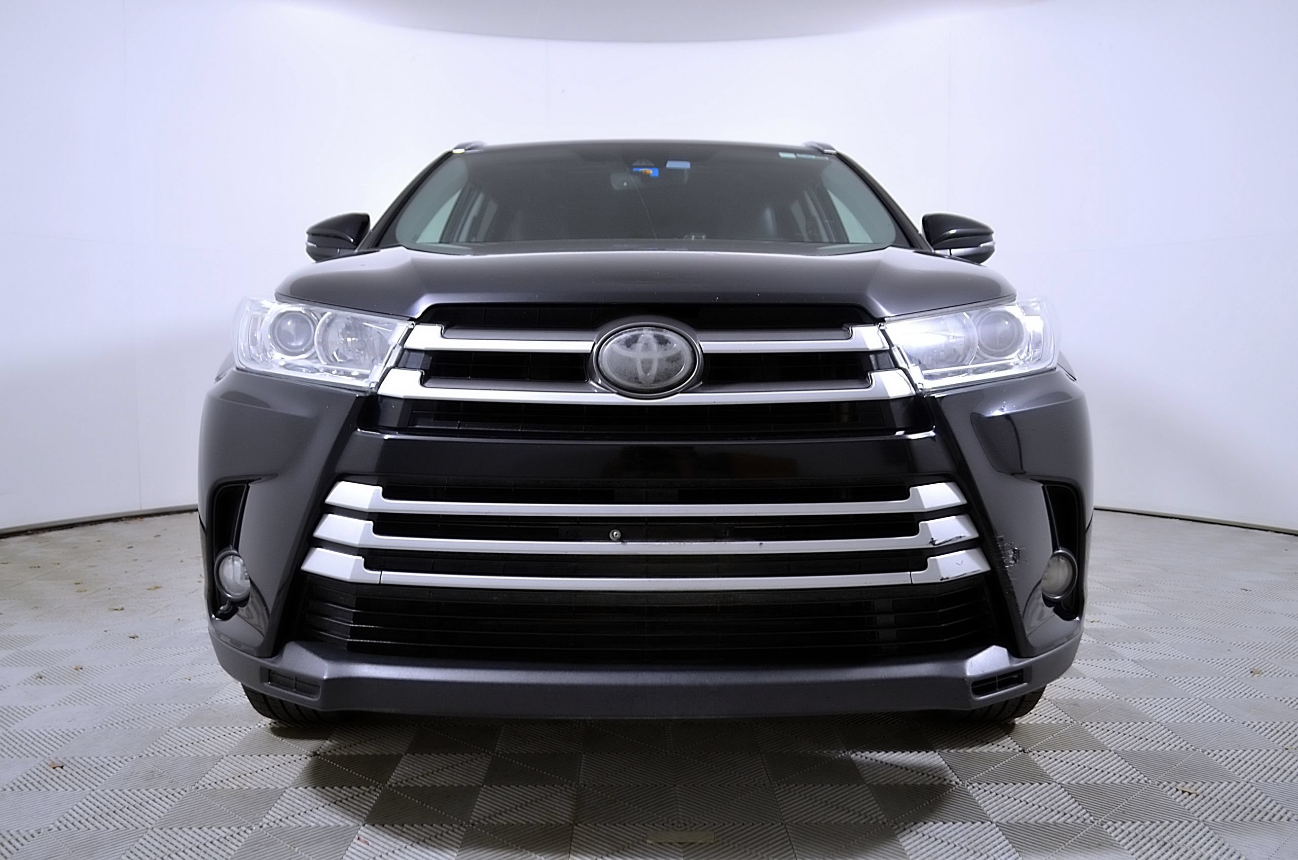 Used 2019 Toyota Highlander XLE AWD/4WD image 5