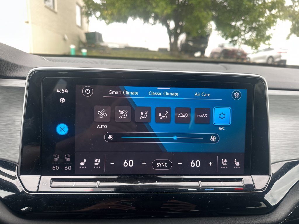 Used 2024 Volkswagen Atlas Cross Sport SE FWD image 21