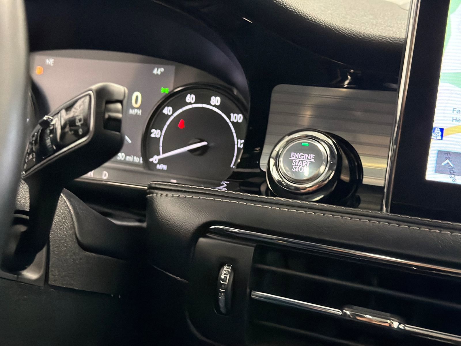 Used 2022 Lincoln Corsair AWD w/ Premium Package image 30