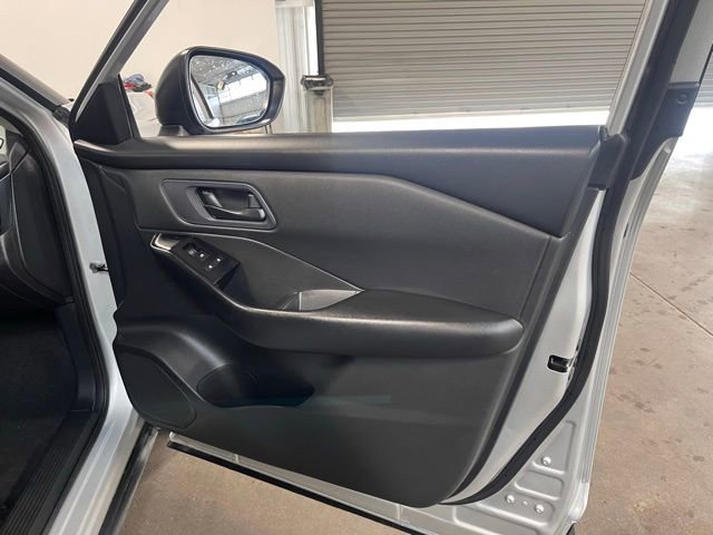 Used 2024 Nissan Rogue S image 12