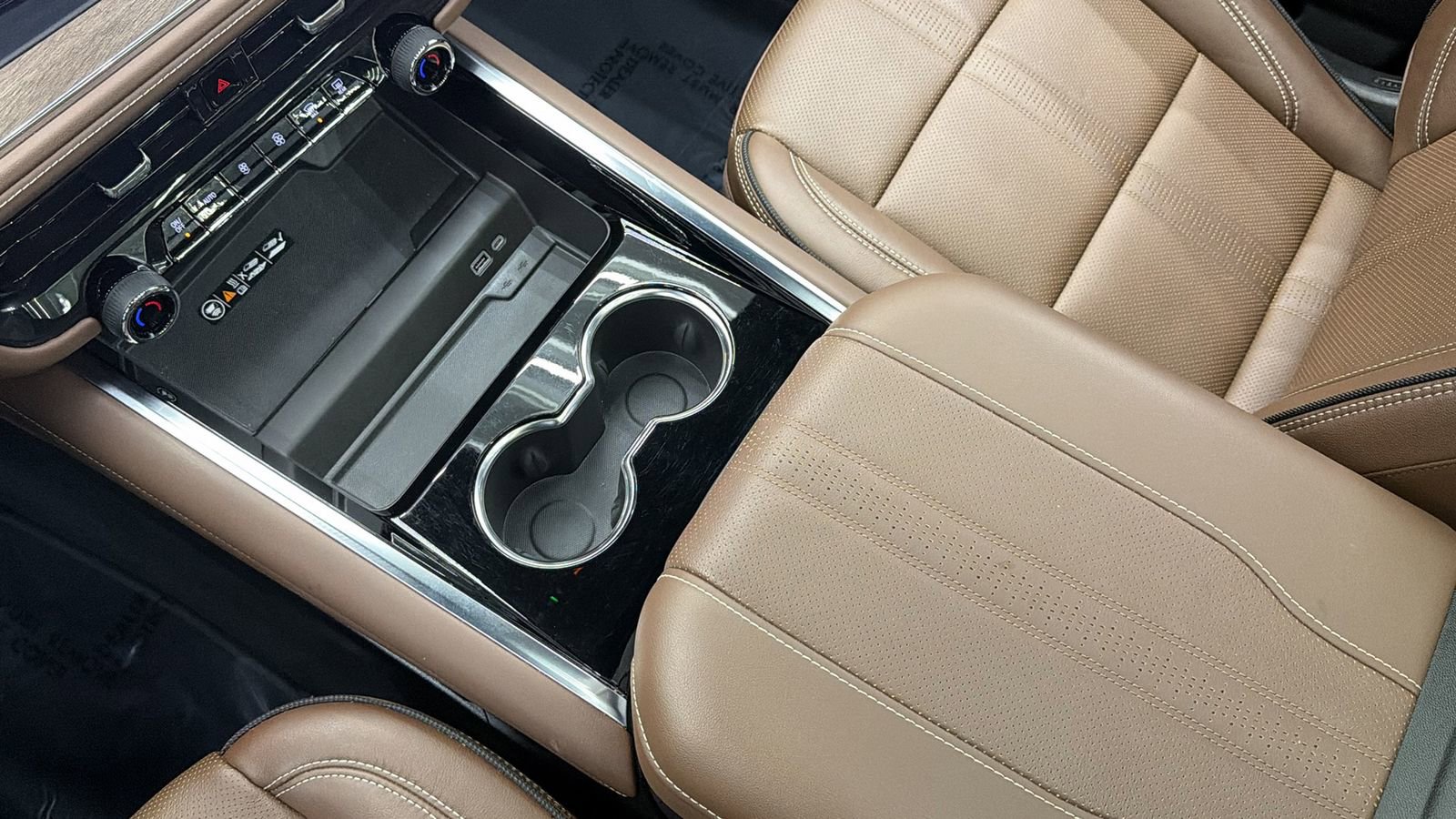 Used 2025 Chevrolet Suburban High Country image 23