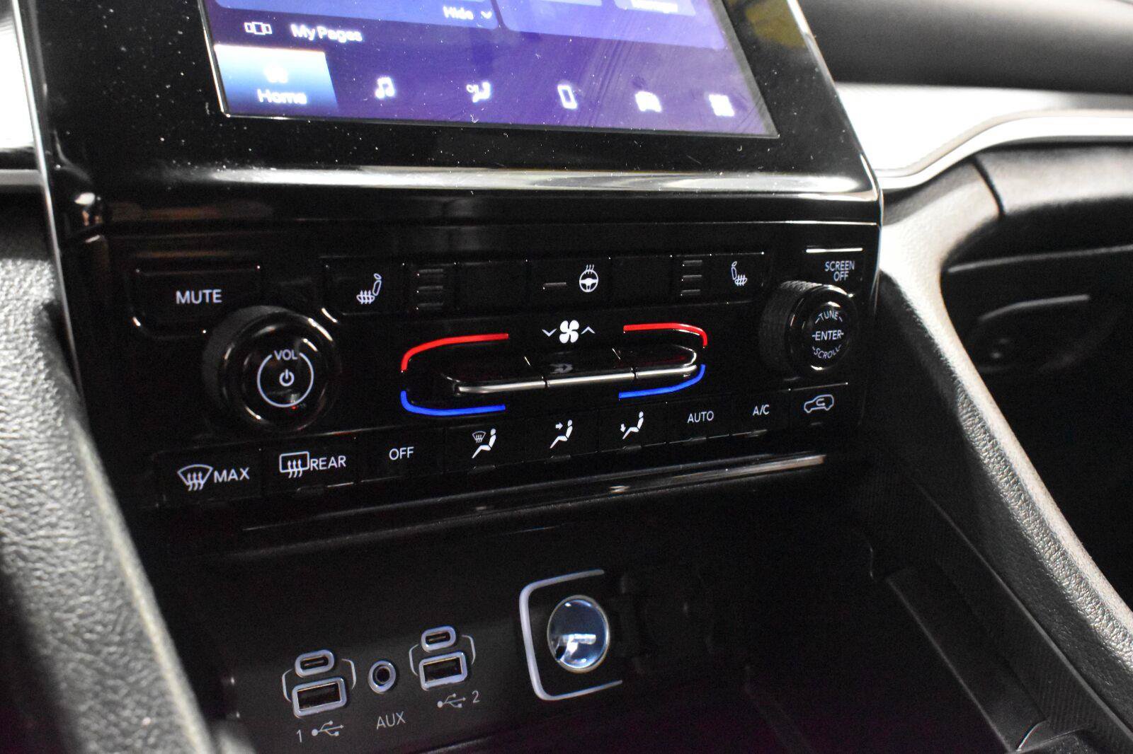 Used 2024 Jeep Grand Cherokee Altitude AWD/4WD image 15