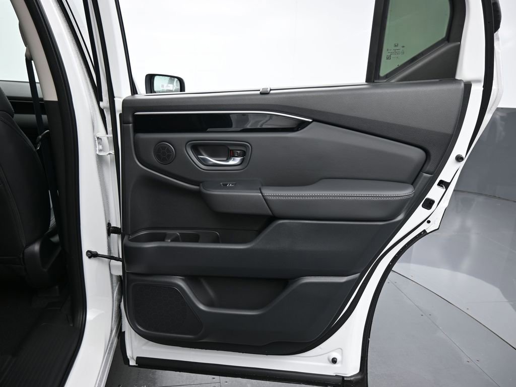 New 2025 Honda Pilot Touring image 39