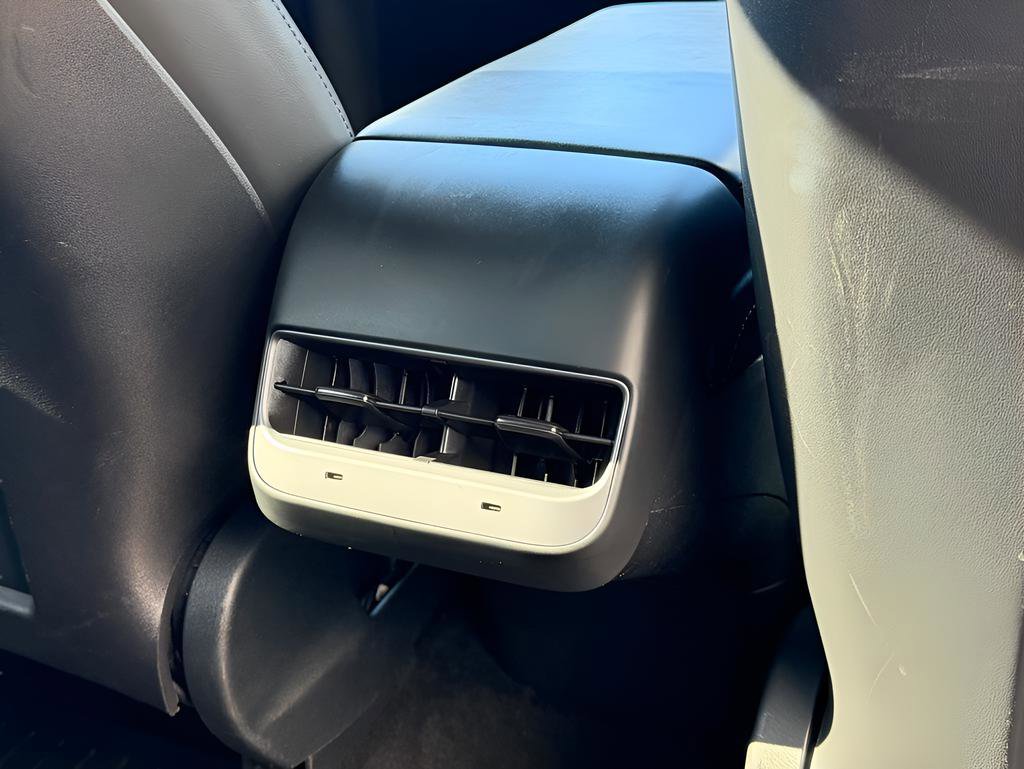 Used 2022 Tesla Model Y Performance image 30