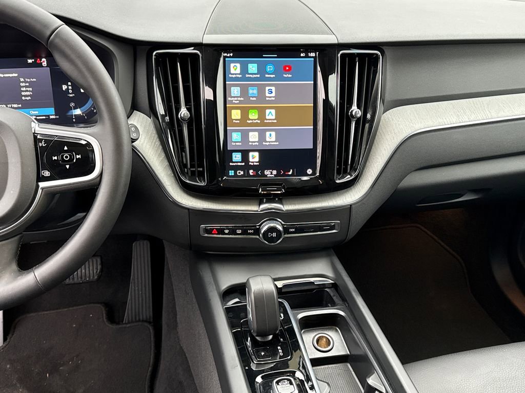 Used 2025 Volvo XC60 B5 Plus image 18