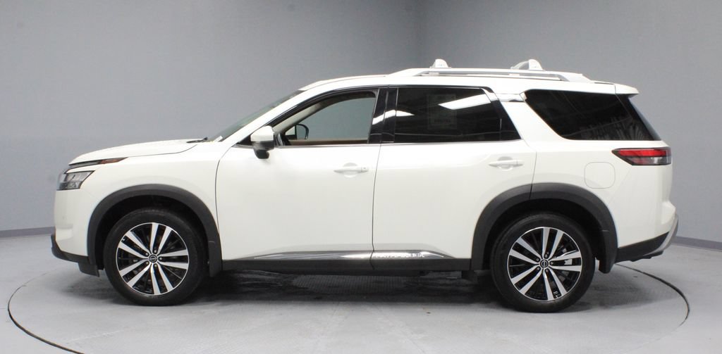 Used 2024 Nissan Pathfinder Platinum w/ Cargo Package AWD/4WD image 8