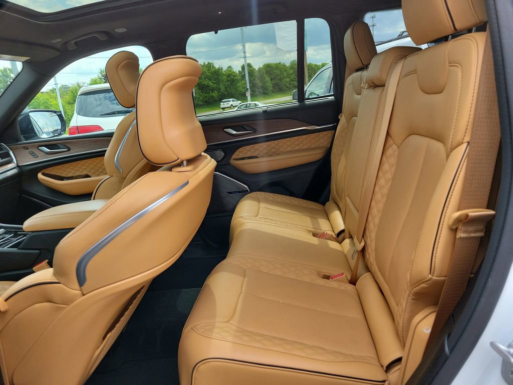 Used 2022 Jeep Grand Cherokee Summit w/ Advanced Protech Group IV AWD/4WD image 27