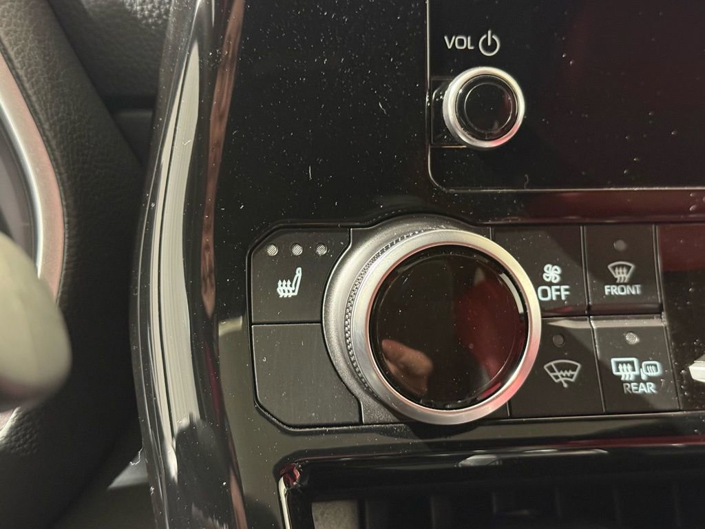 Certified 2025 Toyota Highlander XSE image 30