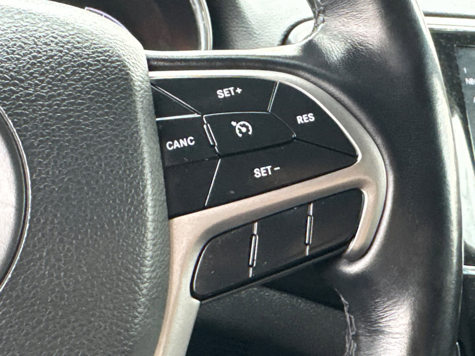 Used 2022 Jeep Grand Cherokee Laredo X image 19