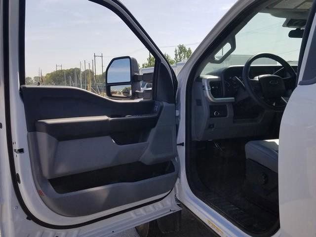 New 2025 Ford F550 4x4 Regular Cab Super Duty image 15