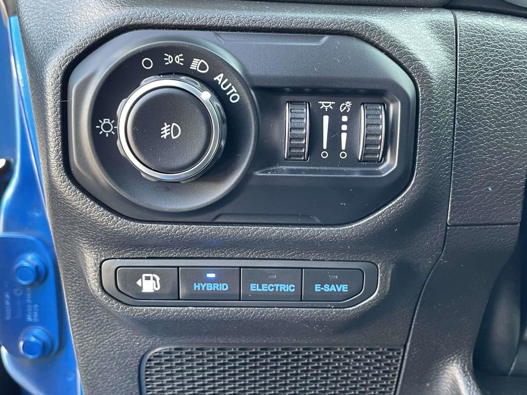 Used 2022 Jeep Wrangler Unlimited Sahara w/ Cold Weather Group AWD/4WD image 28