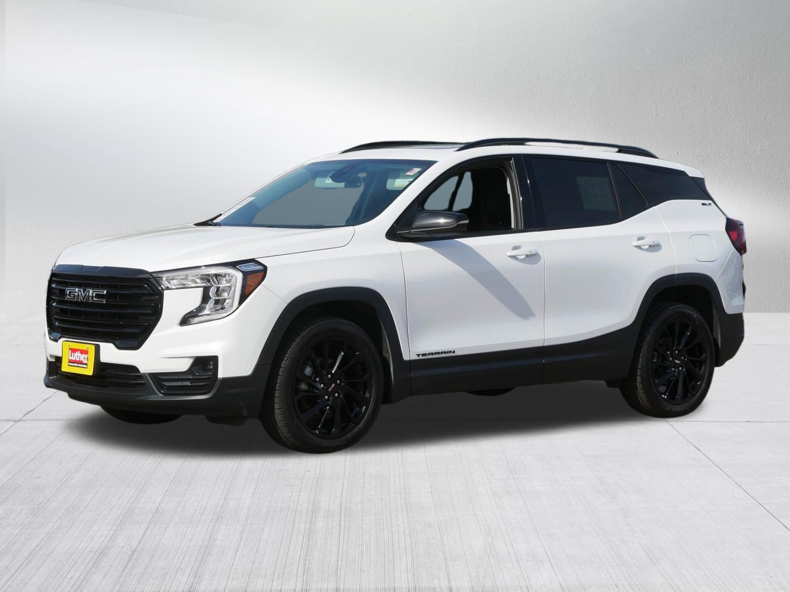 Used 2024 GMC Terrain SLT w/ Infotainment Package II AWD/4WD image 3