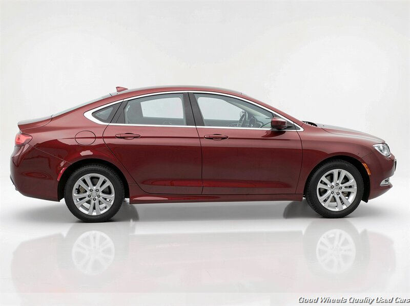 Used 2016 Chrysler 200 Limited w/ Anniversary Edition FWD image 4