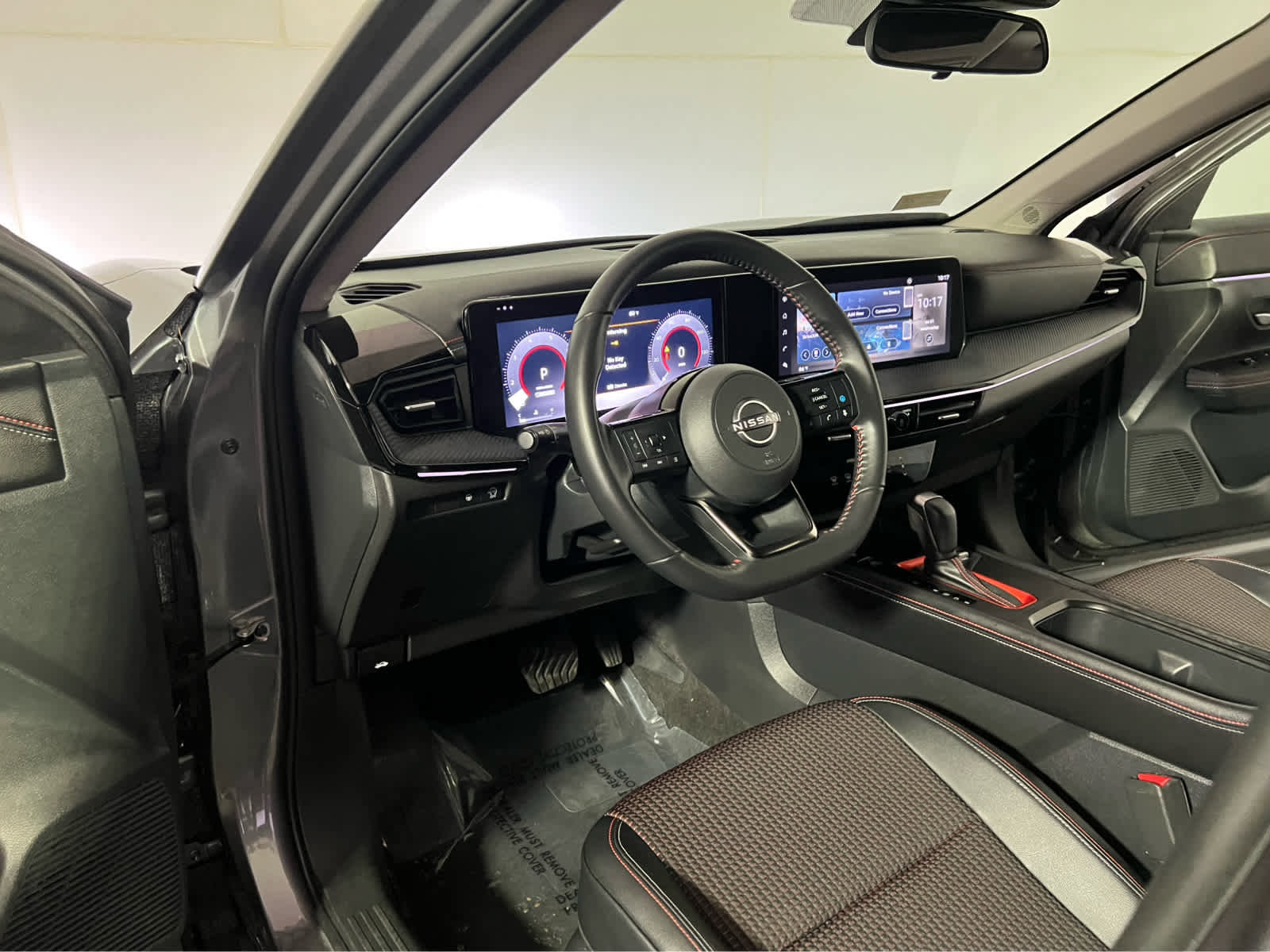 Certified 2025 Nissan Kicks SR FWD image 20