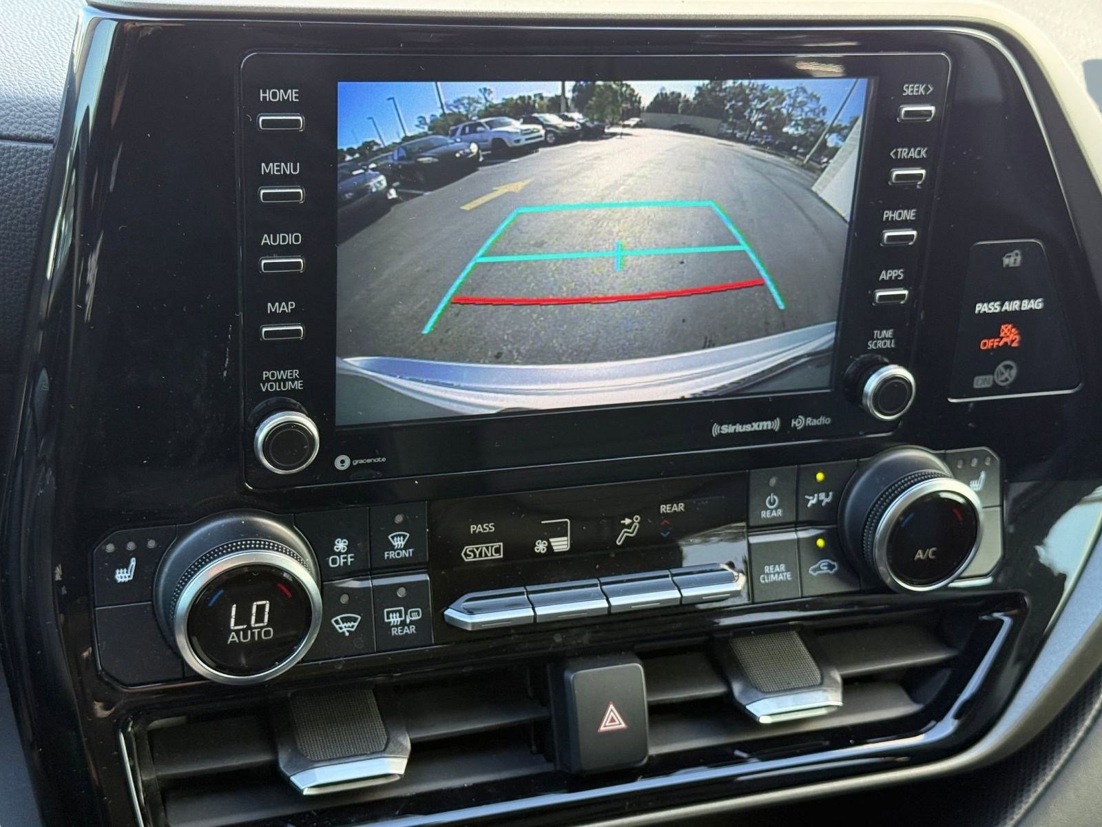 Used 2020 Toyota Highlander XLE image 25