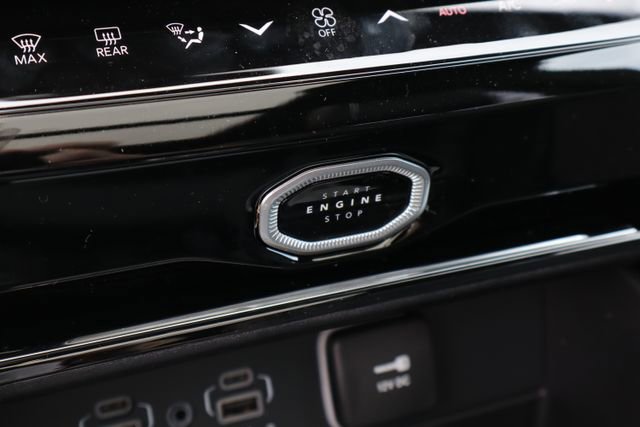 New 2026 Jeep Grand Cherokee L Limited w/ Limited Altitude Package AWD/4WD image 17