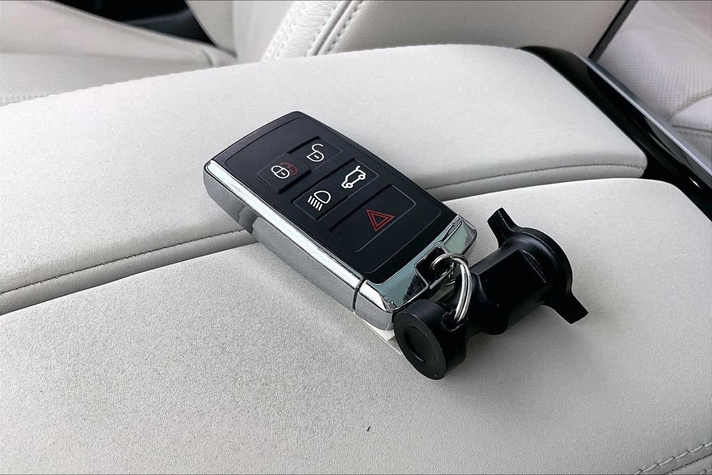 Used 2022 Land Rover Range Rover Velar R-Dynamic S AWD/4WD image 12