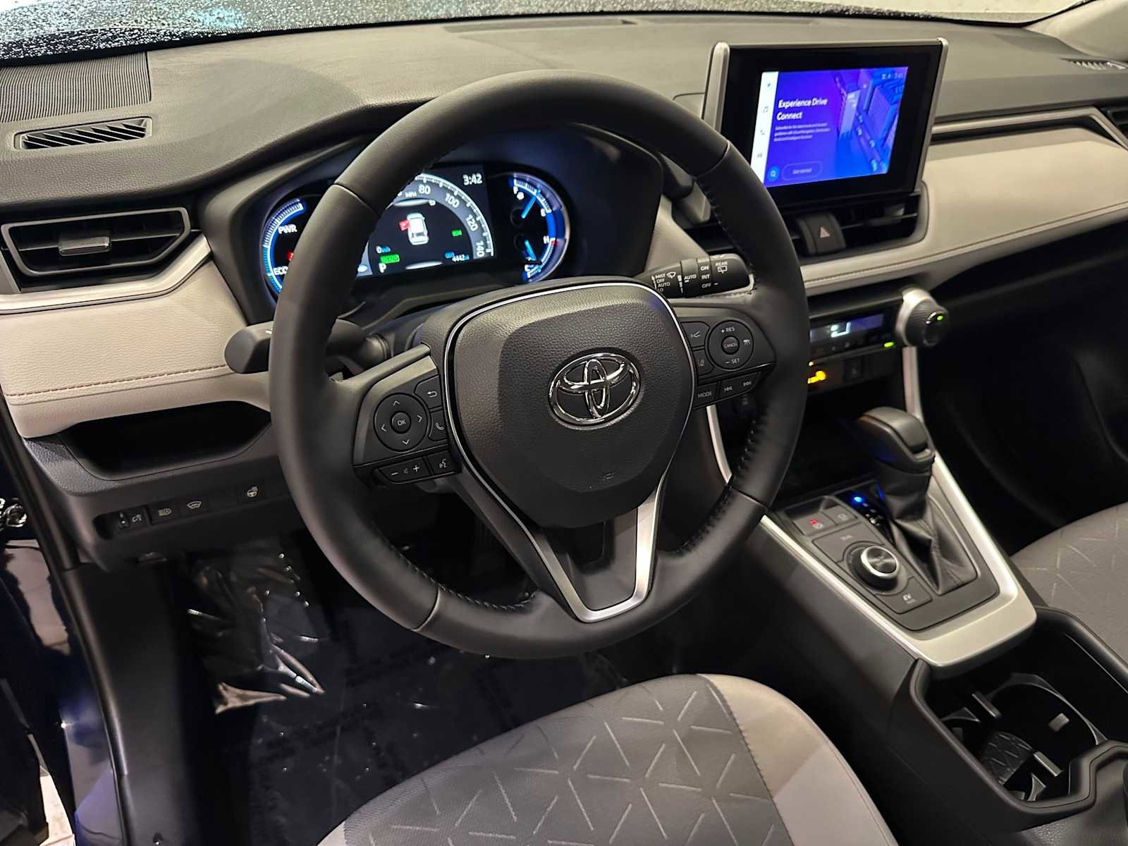 Used 2025 Toyota RAV4 XLE w/ Weather Package image 5