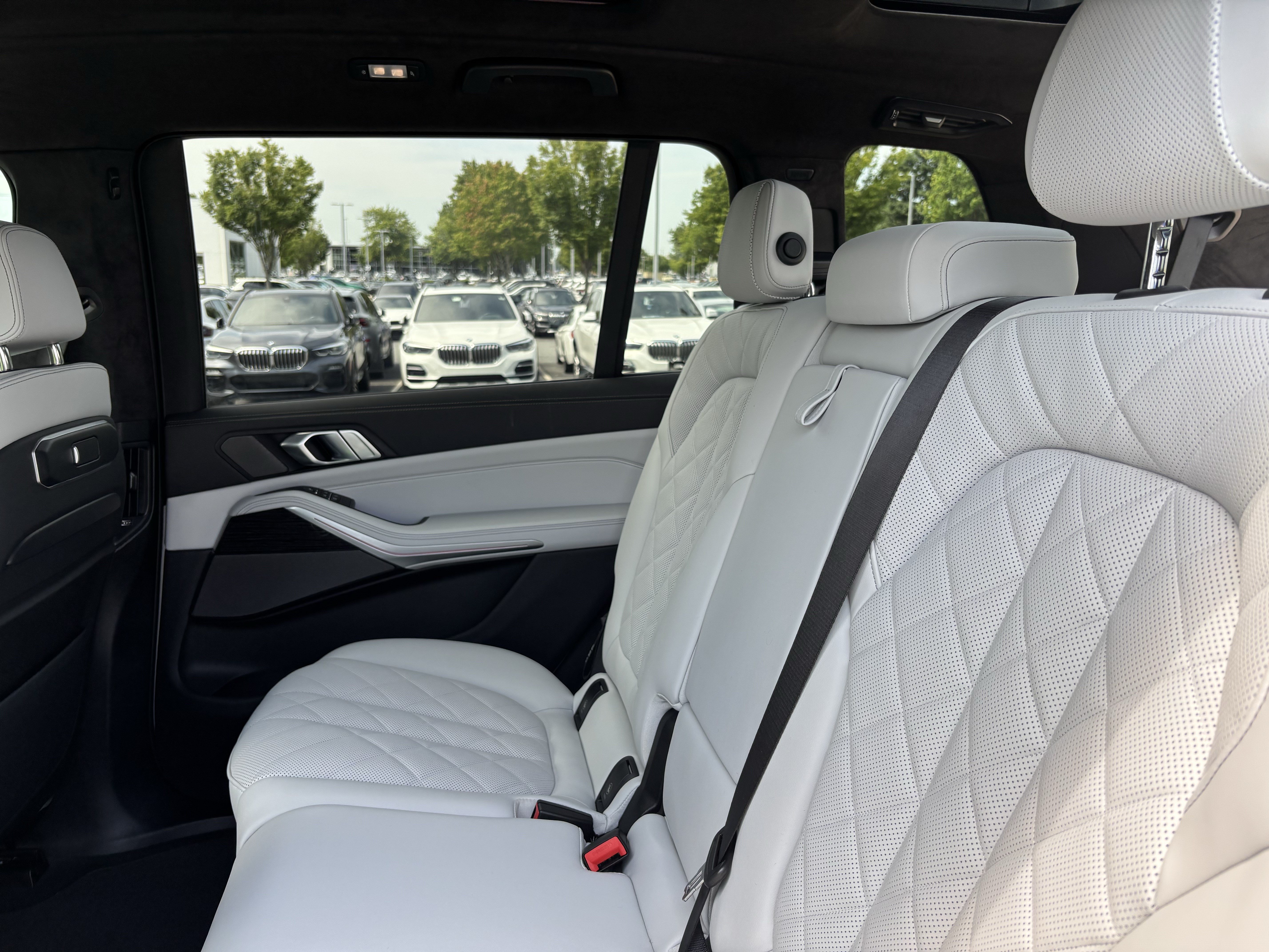 Used 2026 BMW X7 xDrive40i w/ M Sport Package AWD/4WD image 33