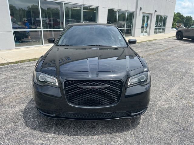 Used 2022 Chrysler 300 Touring w/ Sport Appearance Package RWD image 2