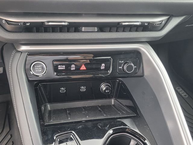 Used 2025 Audi Q5 Premium Plus w/ Premium Plus AWD/4WD image 14