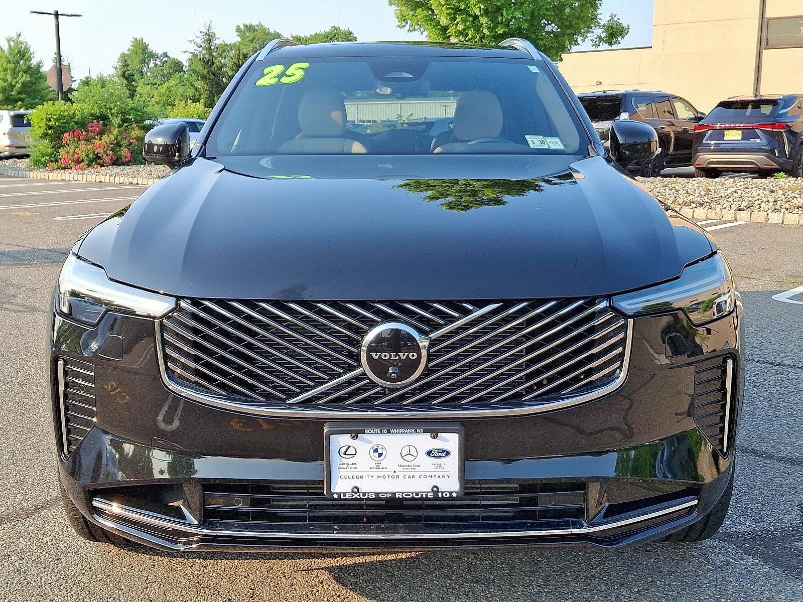 Used 2025 Volvo XC90 T8 Plus AWD/4WD image 2