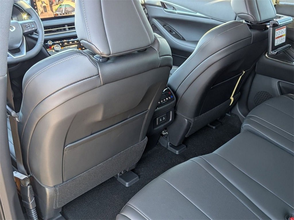 New 2026 INFINITI QX60 Luxe w/ Family Package image 28