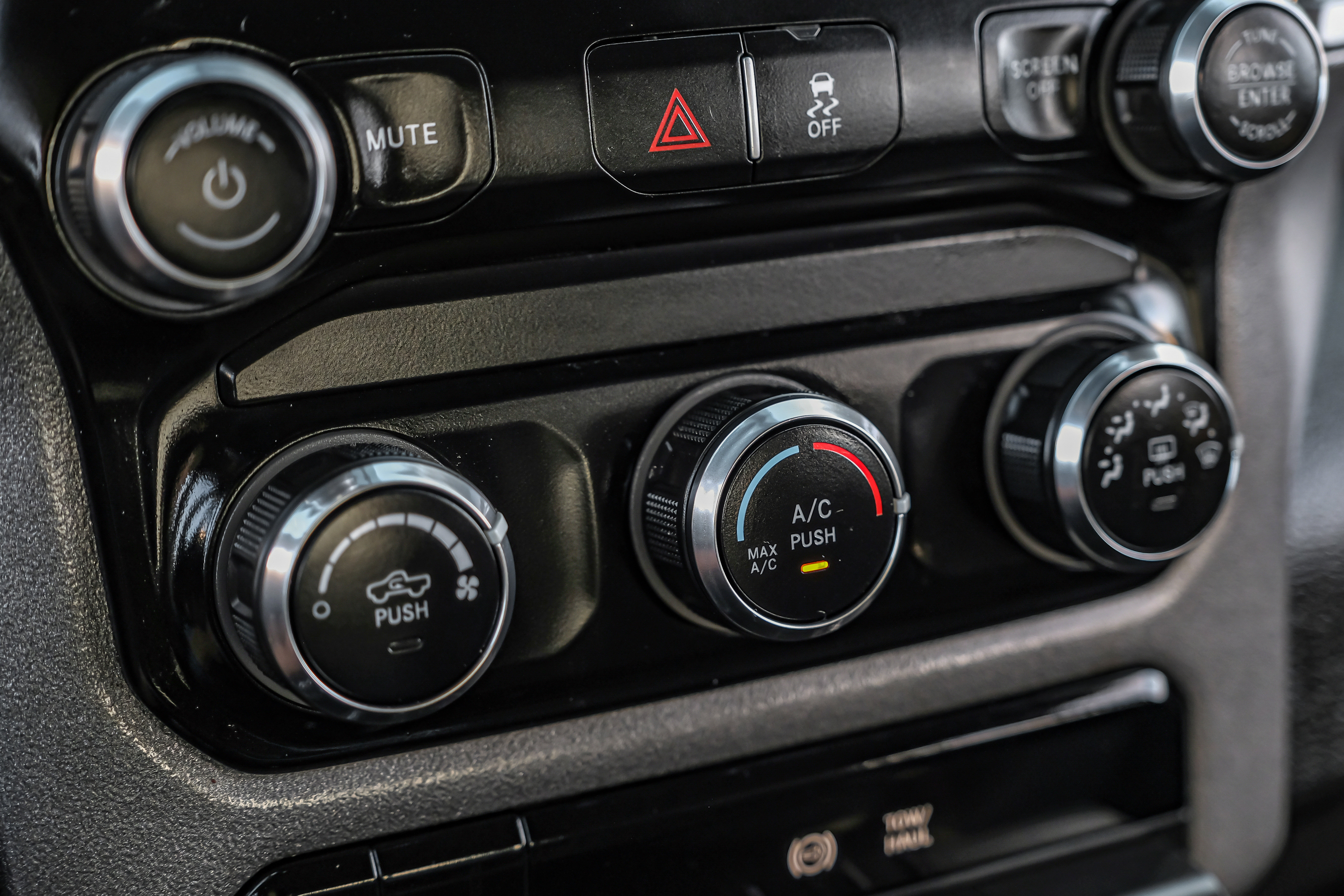 Used 2024 RAM 3500 Tradesman w/ Chrome Appearance Group image 27