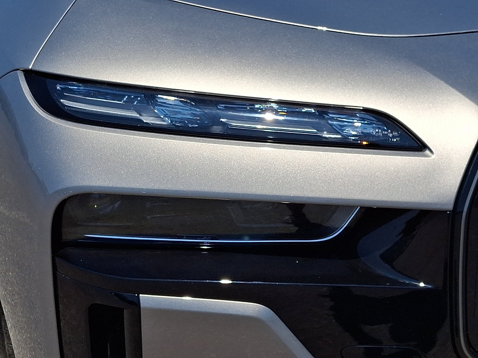 Used 2024 BMW i7 xDrive60 AWD/4WD image 9