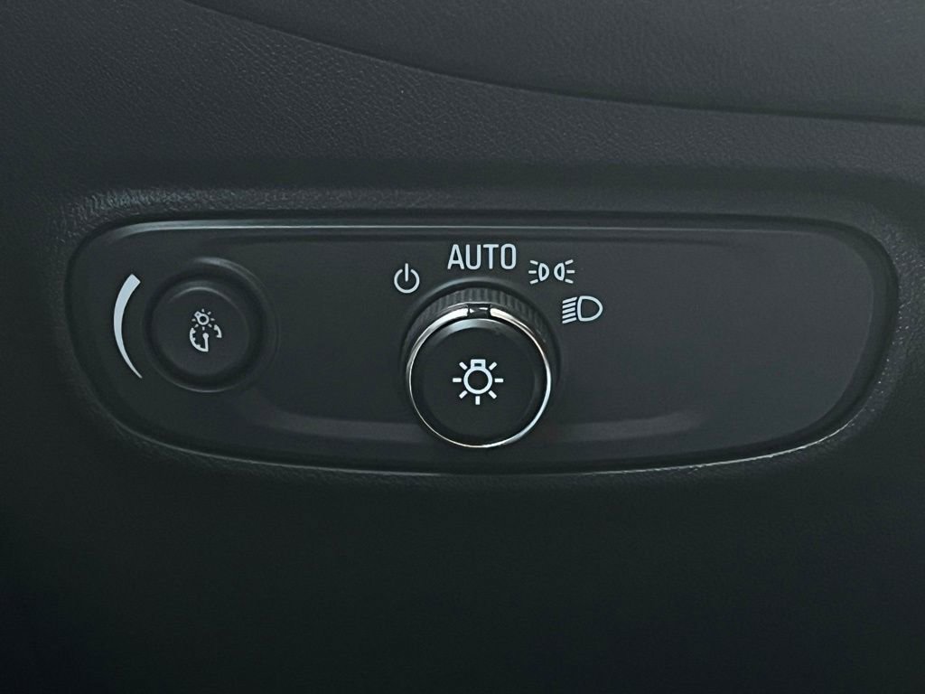Used 2022 Chevrolet Equinox RS FWD image 24