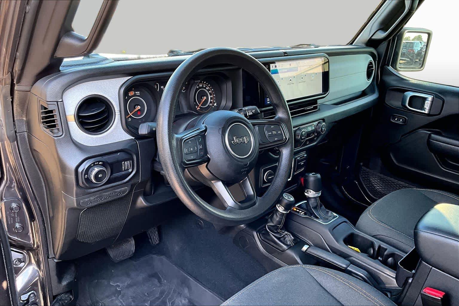 Used 2025 Jeep Wrangler Unlimited Sport AWD/4WD image 18