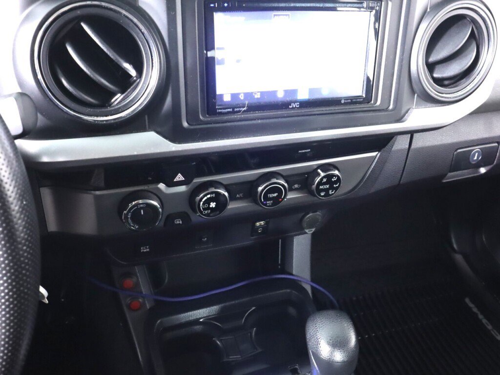 Used 2016 Toyota Tacoma SR5 w/ SR5 Appearance Package (SN) image 15