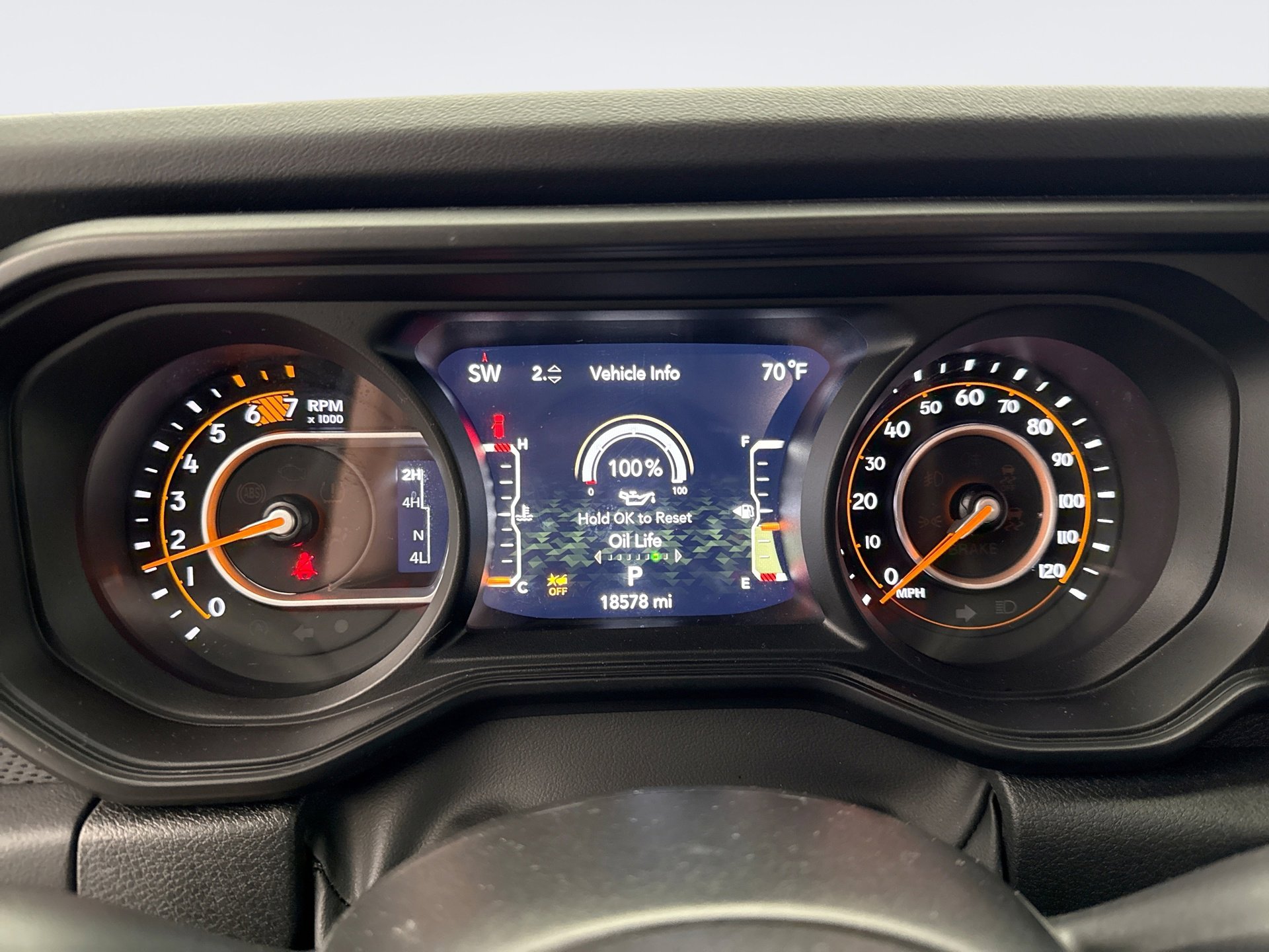 Used 2024 Jeep Wrangler Rubicon w/ Technology Group image 13