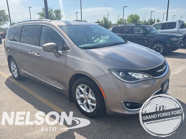 Used 2017 Chrysler Pacifica Touring-L Plus w/ Advanced Safetytec Group FWD video 1