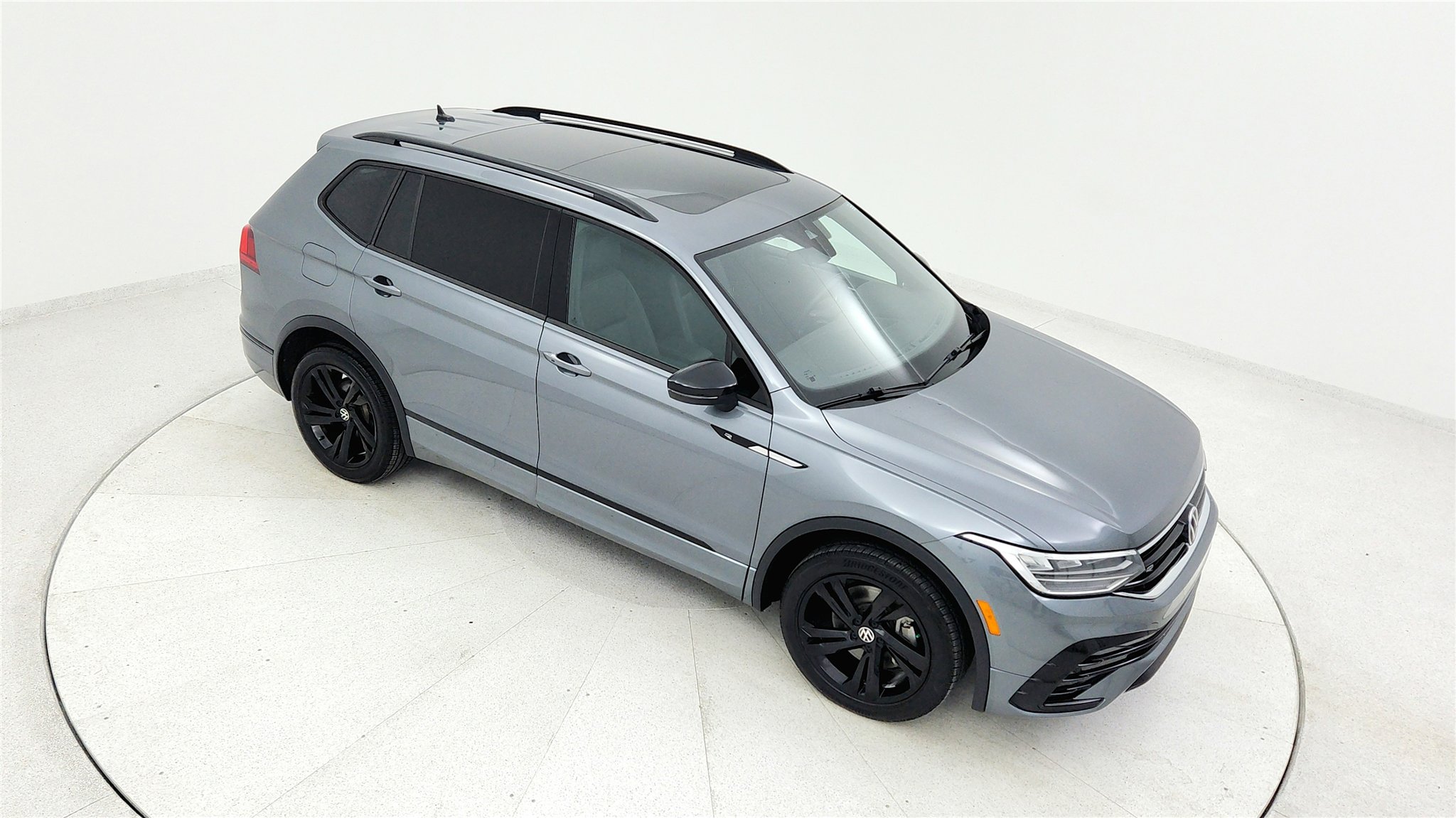 Used 2023 Volkswagen Tiguan SE R-Line image 18