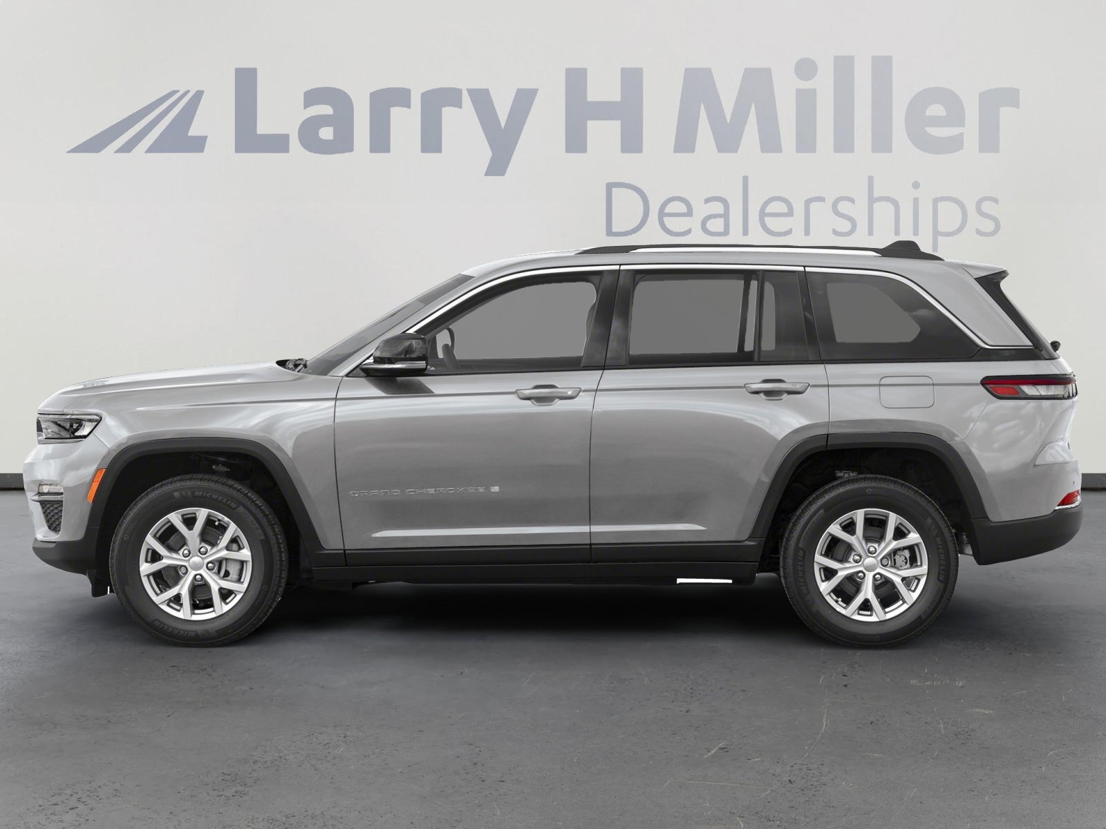 Used 2024 Jeep Grand Cherokee Altitude image 3