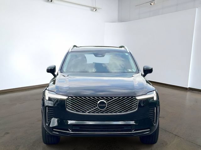 Used 2025 Volvo XC90 B5 Core AWD/4WD image 2