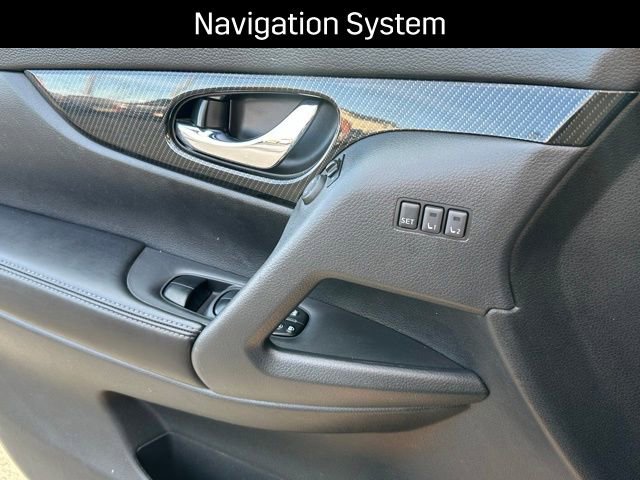 Used 2018 Nissan Rogue SL w/ Premium Package image 15